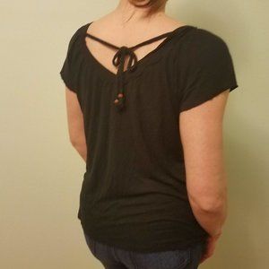 ESPRIT V-Neck top w/decorative detail on a back